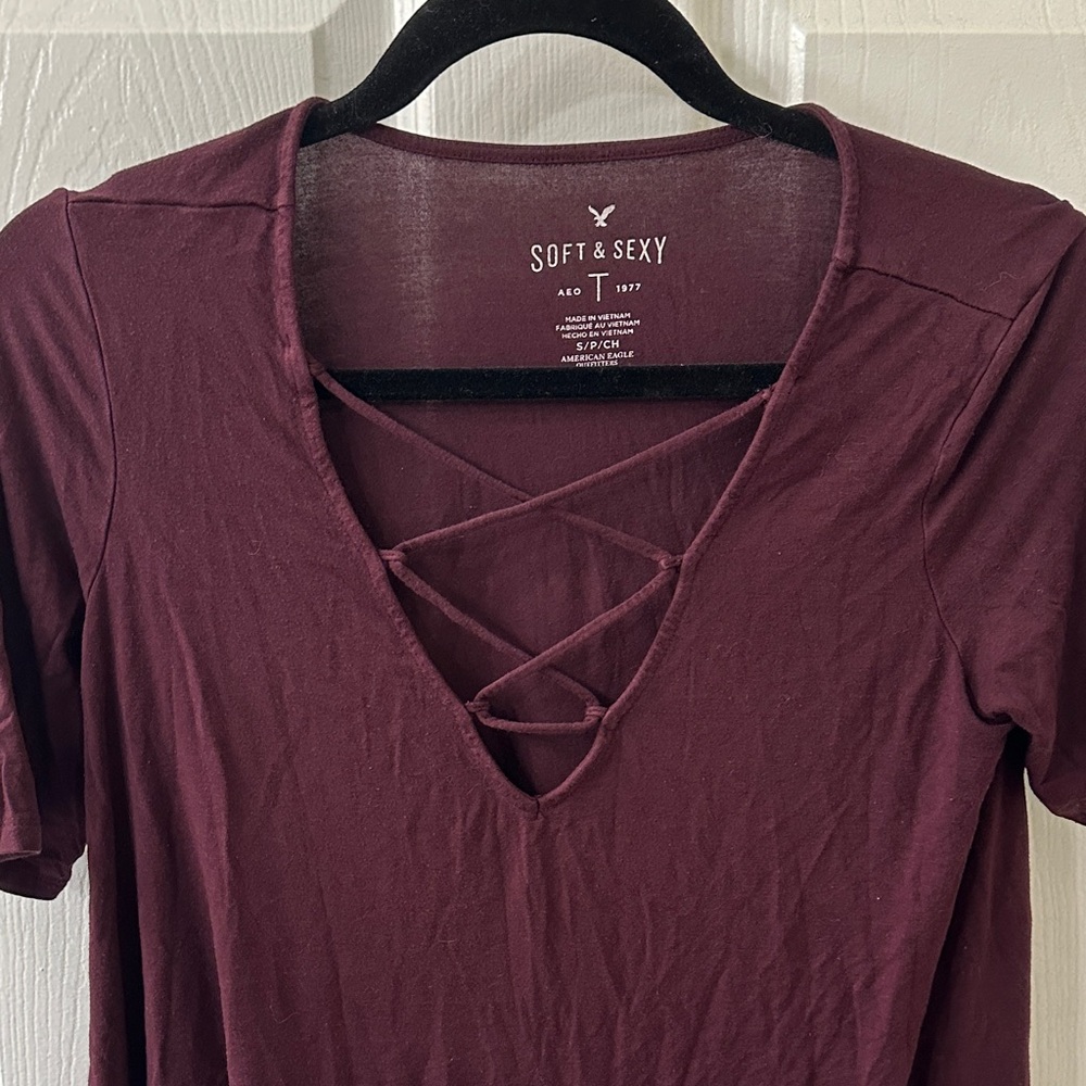 American Eagle Outfitters Burgundy Short Sleeve Tee
